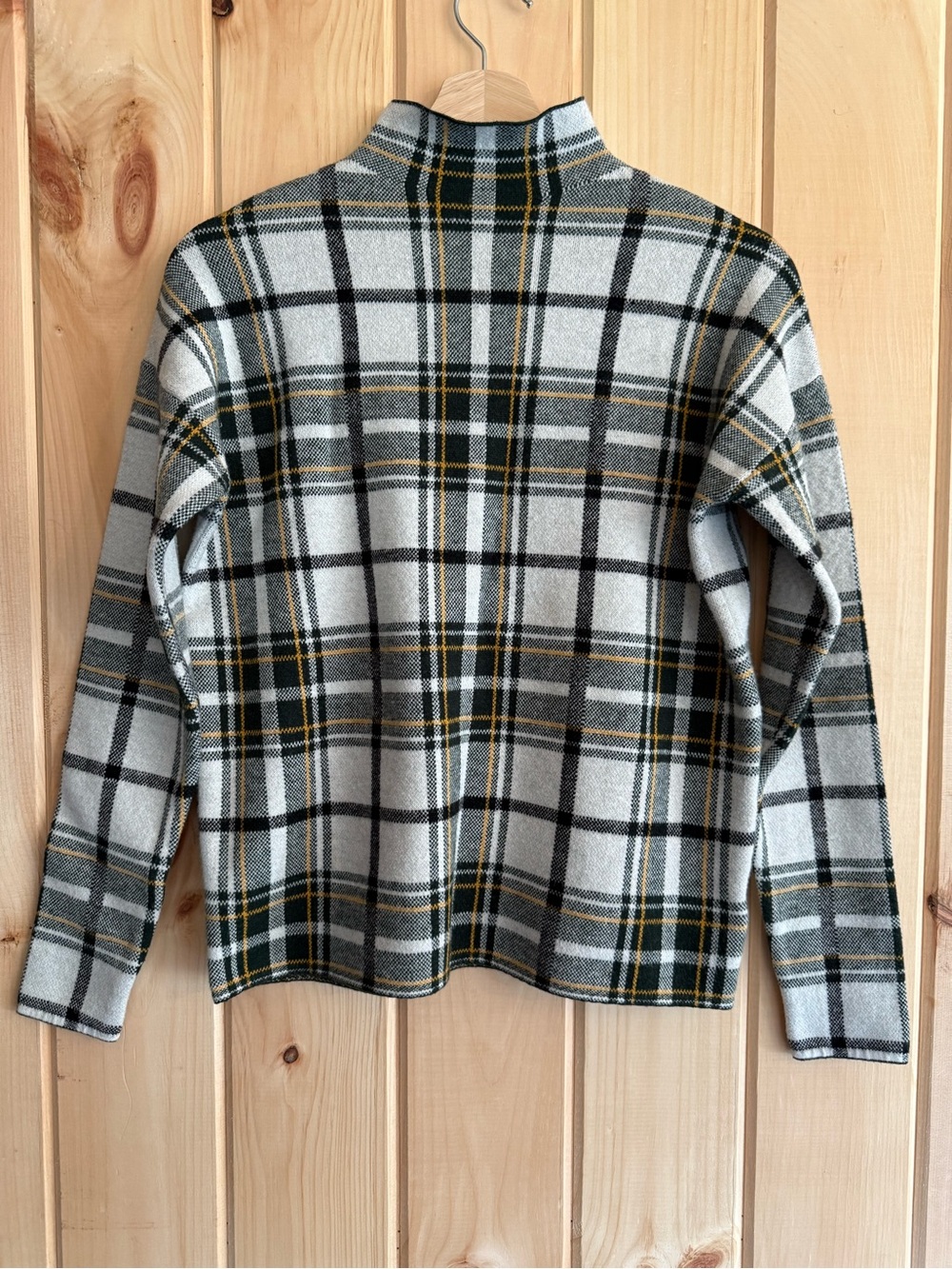 Tahari Plaid Mock Neck Long Sleeve Sweater – Size Medium